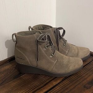 Eddie Bauer Evanescence Driftwood Wedge Suede Leather Ankle Boots